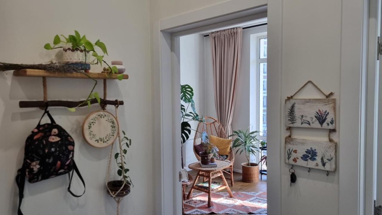 Apartment Jungle *
